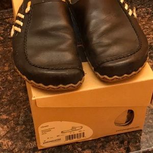 Black leather Patagonia clover